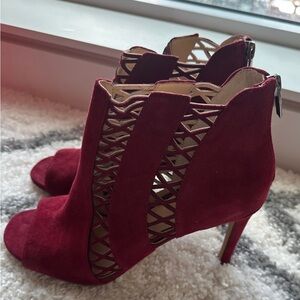 NWT Vince Camuto Burgundy Cutout Heels